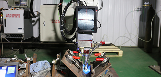 激光聚焦后,功率密度高,可焊接难熔材料 激光聚焦后,功率密度高,可焊接难熔材料